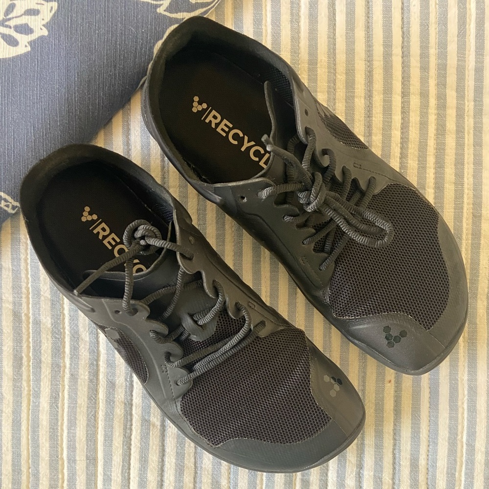Vivo barefoot sneakers
